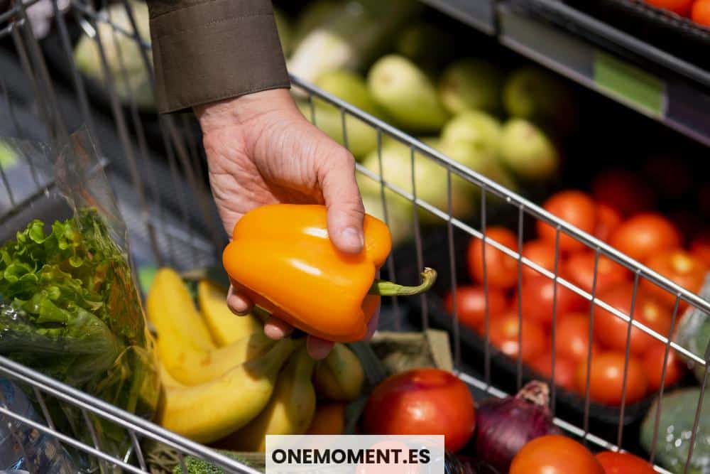 comprando vegetales con proteina